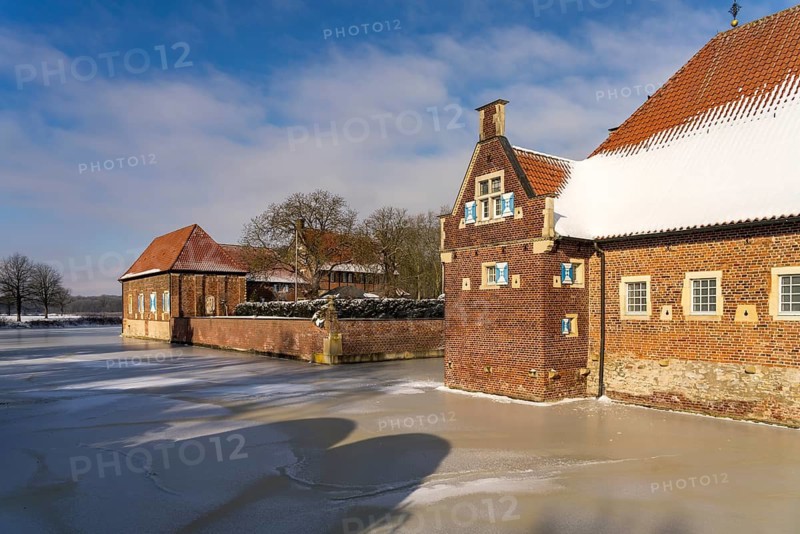 The snow-covered moated castle Haus Borg in winter, Drensteinfurt, Münsterland, North Rhine-Westphalia, Germany