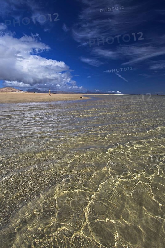 Playa Risco del Paso, Playa de Sotavento beach under a lively sky, Pajara, Fuerteventura, Canary Islands, Spain