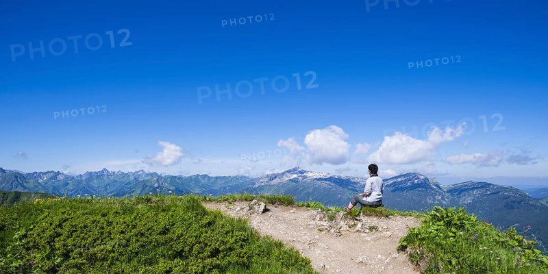 Hiking trail from Fellhorn, 2038m, to Söllereck, Allgäu Alps, Allgäu, Bavaria, Germany, in the background the mountain Hoher Ifen, 2230m, Vorarlberg, Austria