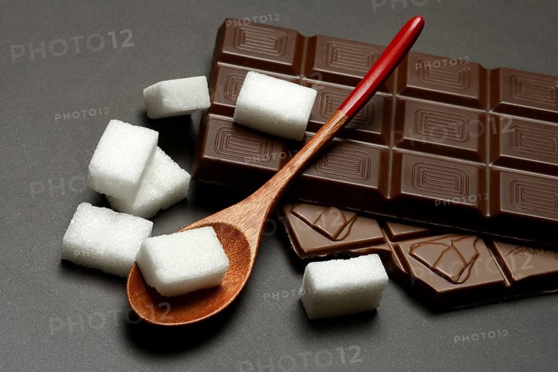 Chocolate bar and sugar cube, symbol of sugar consumption