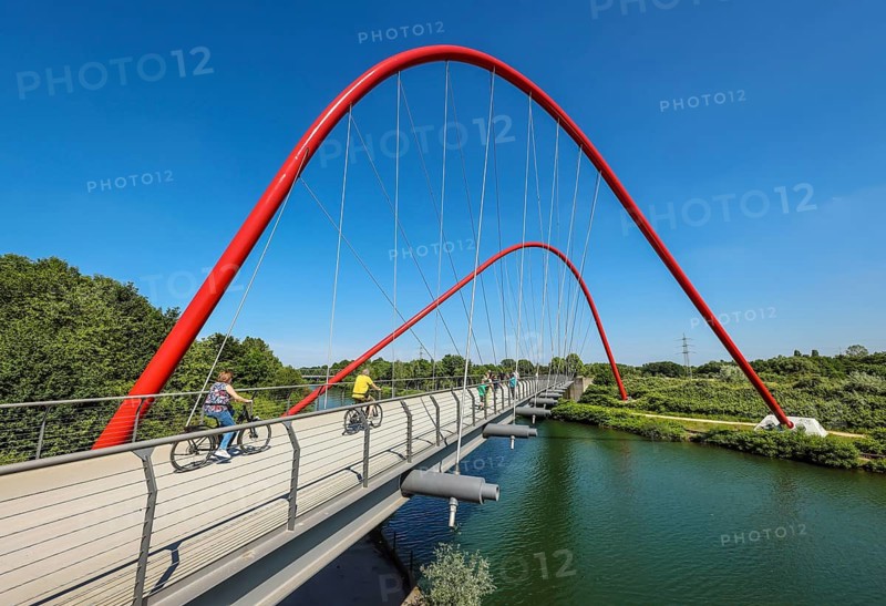 30.07.2022, Gelsenkirchen, North Rhine-Westphalia, Germany, Nordsternpark, here with the double arch bridge on the Rhine-Herne Canal. Parks and gardens in the Ruhr area. Nordsternpark is a landscape park on the site of the former Nordstern colliery in Gelsenkirchen. Following the closure of the Nordstern colliery in 1993, the site was completely renovated and transformed into a landscape park. The Federal Garden Show was held in the park in 1997. The site will be further redesigned as part of the IGA 2027. 00X220730D038CARO (MODEL RELEASE: NO, PROPERTY RELEASE: NO (c) caro images / Rupert Oberhaeuser, http://www.caro-images.com, info@caro-images.com, If the photo is used for purposes other than journalism, please contact the agency, Any use of the photo is subject to a fee !)