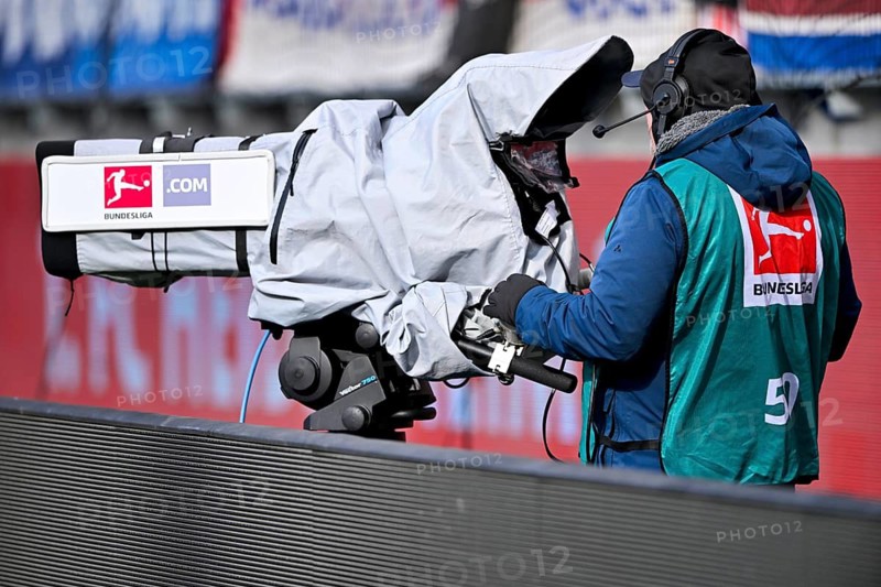 TV camera, rain protection, cameraman, in the stadium, Bundesliga logo, Voith-Arena, Heidenheim, Baden-Württemberg, Germany