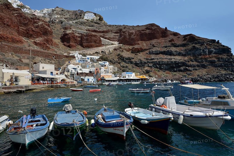 Fishing boats in the Ammoudi Harbour, Ammoudi Bay in Oia, Oía, Santorin, Cyclades, Greece