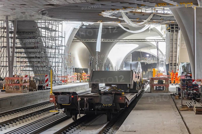 The last rails are being welded at the new main station. All the rails are now in place between Feuerbach and Wendlingen. The last gaps between the rails have been closed using the Thermit welding process. The infrastructure project is scheduled to go online at the end of 2026. Deutsche Bahn estimates the total cost of Stuttgart 21 at around eleven billion euros. Stuttgart, Baden-Württemberg, Germany