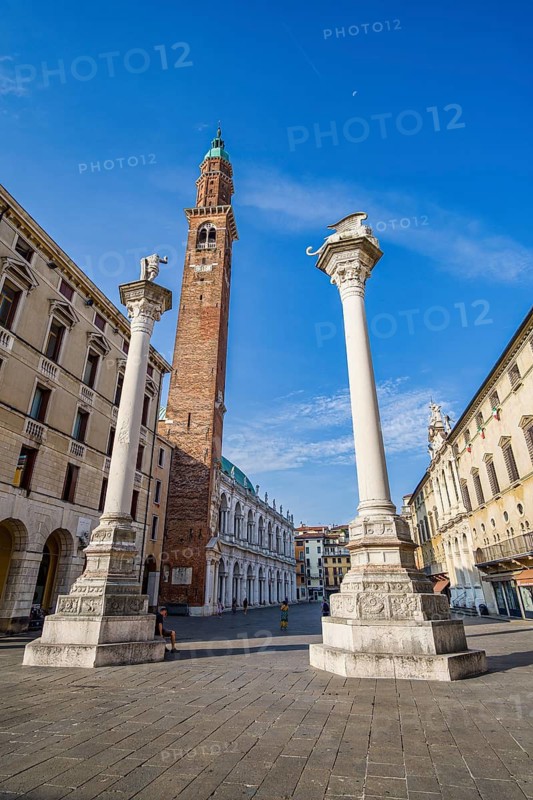 Torre Bissara and columns in the Piazza dei Signori, Vicenza, Veneto, Italy