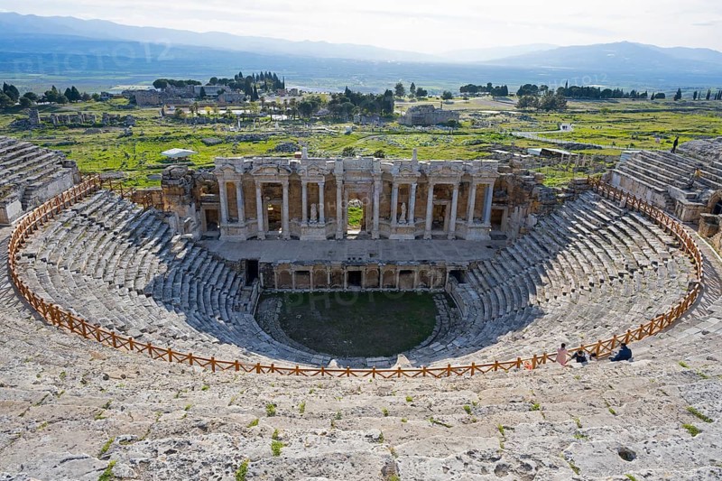 Old theatre with extensive views over an ancient landscape, amphitheatre, Hierapolis, Pamukkale, Denizli, UNESCO World Heritage Site, Anatolia, Turkey