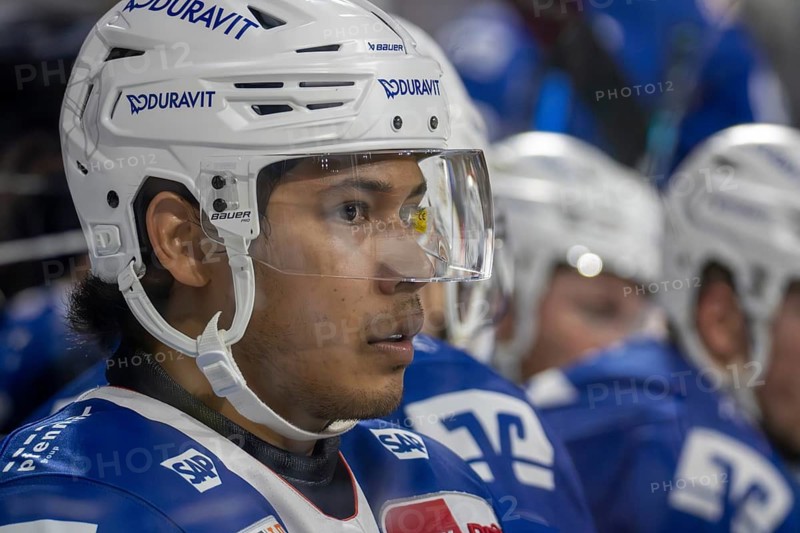 DEL, German Ice Hockey League 2024/25 season, matchday 44: Adler Mannheim v ERC Ingolstadt***Picture: Austin Ortega (8, Mannheim)