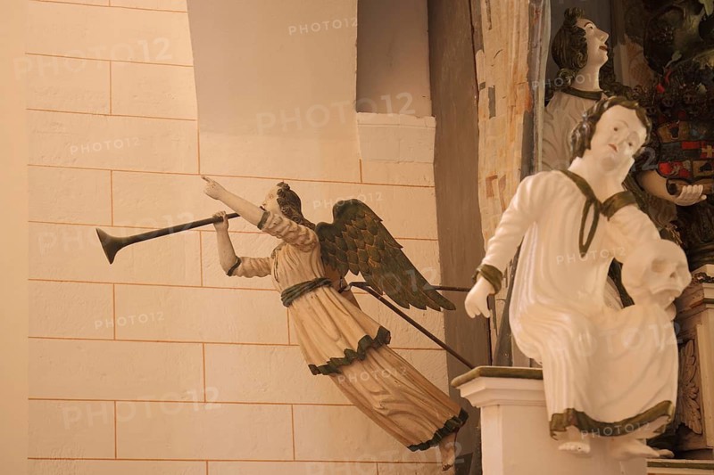 Angel blowing trombones, sculpture, interior view, Romanesque collegiate church of St. Anastasius and St. Innocentius, Bad Gandersheim, Lower Saxony, Germany