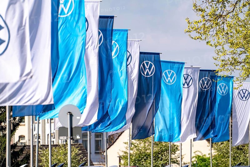 Flag of the car manufacturer Volkswagen, VW, at a VW car dealership, new and used cars, North Rhine-Westphalia, Germany