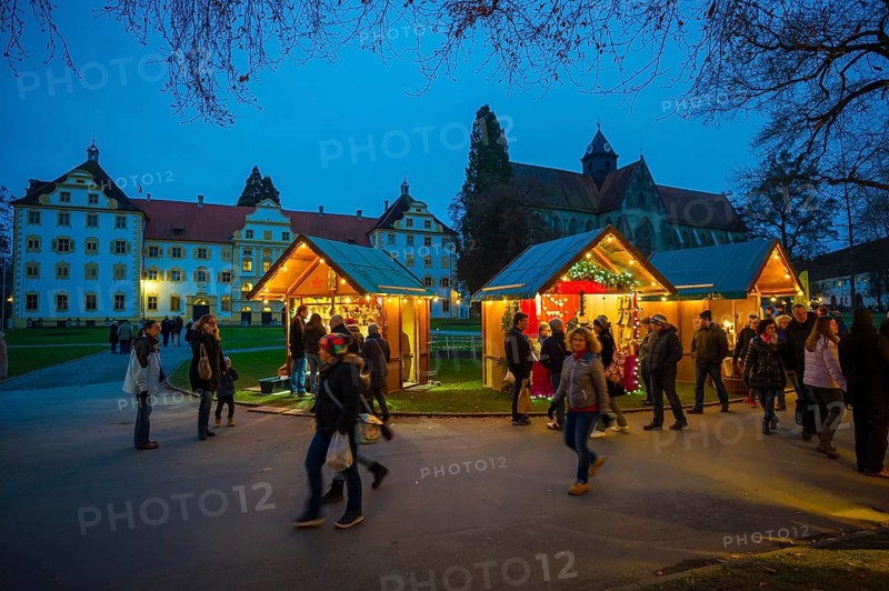 Christmas market, blue hour, Salem Castle, Lake Constance, Bodenseekreis, Baden-Württemberg, Germany