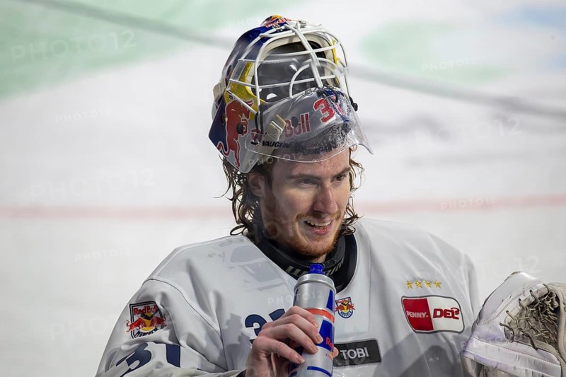 DEL, German Ice Hockey League 2024/25 season, playoff quarter-finals, game 3: Adler Mannheim v Red Bull Munich***Evan Fitzpatrick (31, Munich)