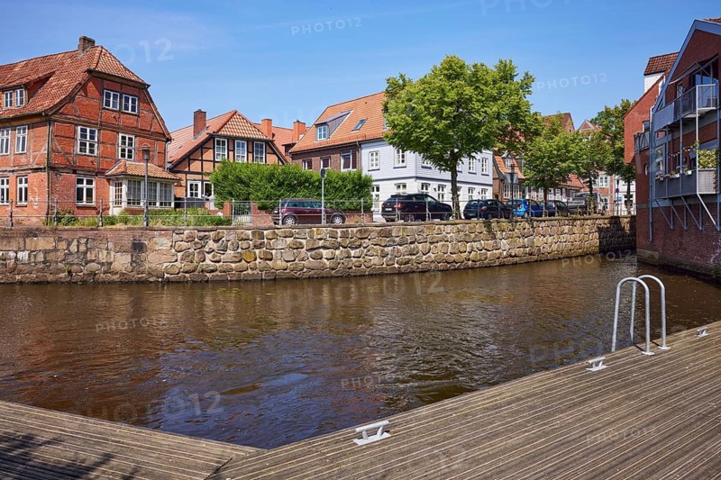 River Schwinge with jetty, half-timbered houses, residential buildings and street in Stade, Hanseatic city, district of Stade, Lower Saxony, Germany