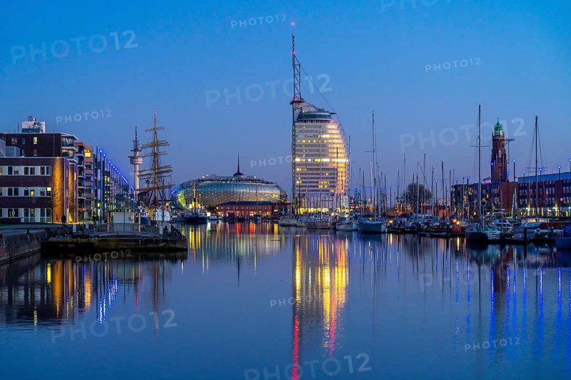 New harbour, harbour basin, harbour district, residential buildings, office buildings, Sail City building, hotel, Klimahaus Bremerhaven, marina and museum ships, part of the Harbour Worlds, in Bremerhaven, Bremen, Germany
