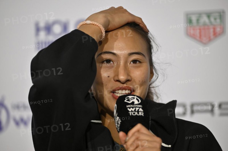 Qinwen Zheng (CHN) portrait, smiles, microphone, mike, logo, WTA, press conference, press conference, interview, tennis, Porsche Cup 2024, Porsche Arena, Stuttgart, Baden-Württemberg, Germany