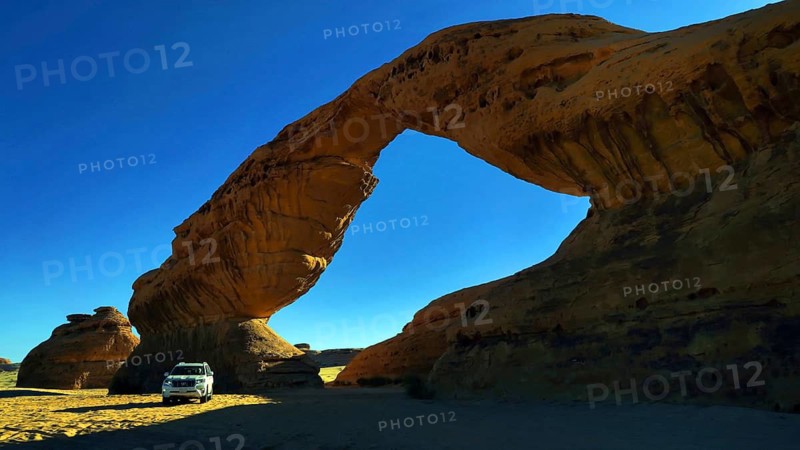 Middle East, Saudi Arabia, Nabataeergran in Al Ula, jeep in front of Rainbow Arch, Al Ula