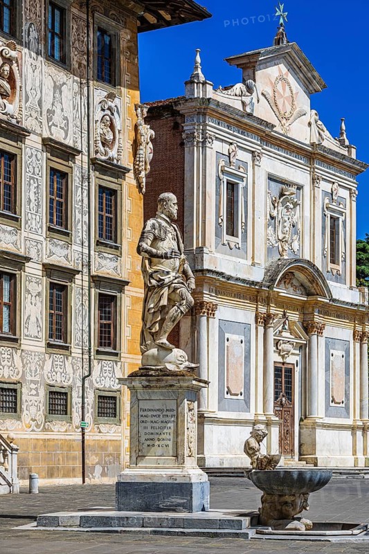 Statue of Cosimo de' Medici, in front of the Scuola Normale Superiore, Pisa, Tuscany, Italy