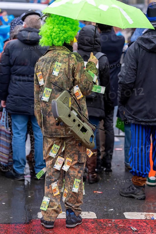 Rose Monday procession in Düsseldorf, parade costume, defense industry theme, military clothing, banknotes and military helicopter model, North Rhine-Westphalia, Germany