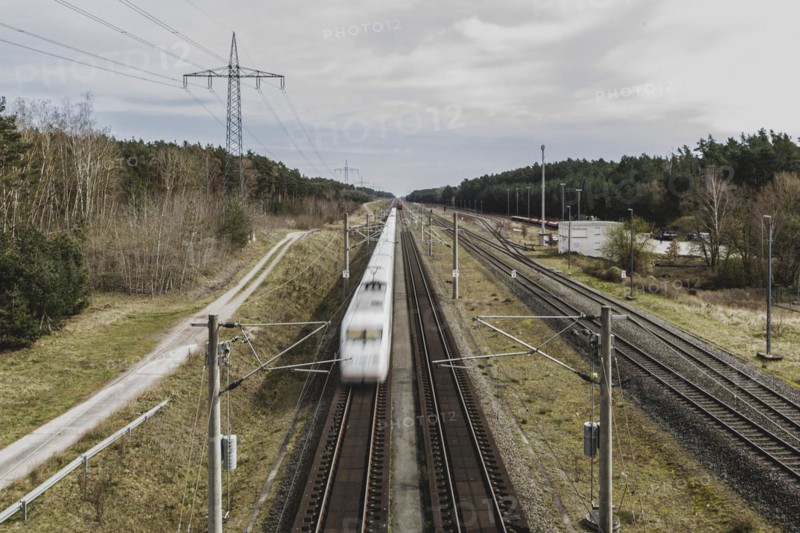 A Deutsche Bahn IC runs between Stendal and Rathenow near Wusterdamm, 26/03/2024