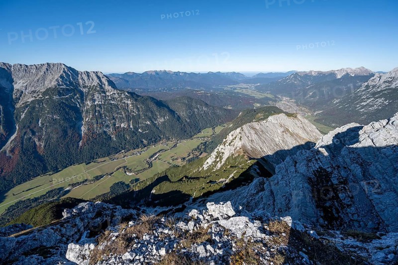 View at the summit of the Große Arnspitze, mountain panorama with Karwendel mountains, autumnal mountain landscape, near Scharnitz, Bavaria, Germany