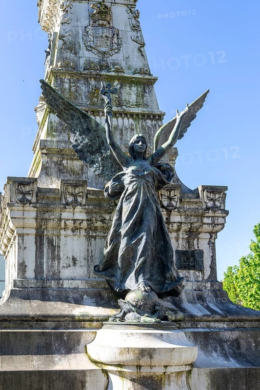 Jardim do Infante Dom Henrique statue, Ribeira district, city of Porto, Portugal