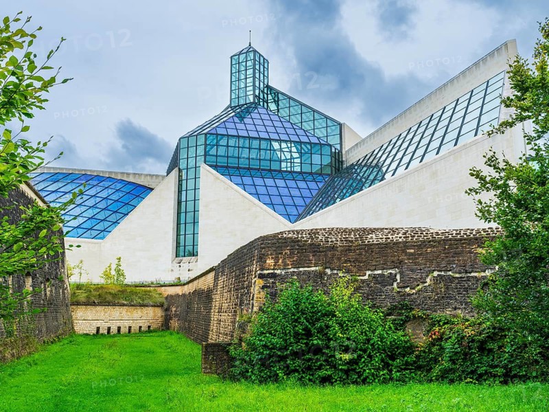 Exterior view of Mudam Luxembourg – Musée d'Art Moderne Grand-Duc Jean on the Kirchberg Plateau in the European Quarter of Luxembourg City, Luxembourg. Contemporary glass-and-steel architecture designed by I. M. Pei, photographed in daylight, showcasing clean geometric lines and modern cultural landmark in an urban business district