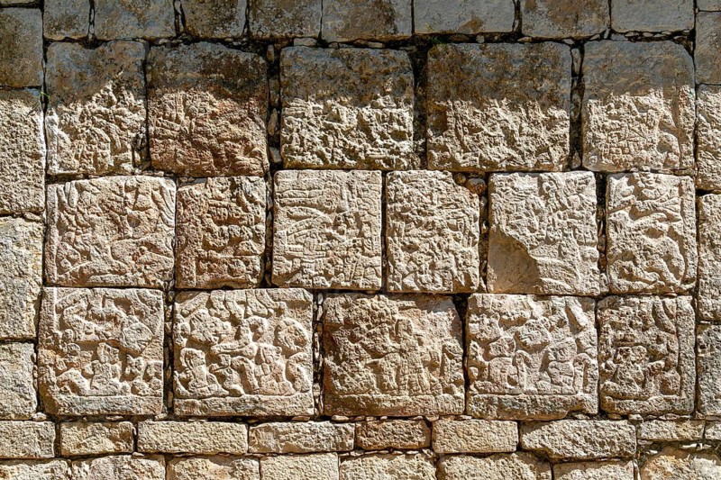 Carved stonework details, Temple of Panels, Templo de los Tableros Esculpidos, Chichen Itzá, Mayan ruins, Yucatan, Mexico