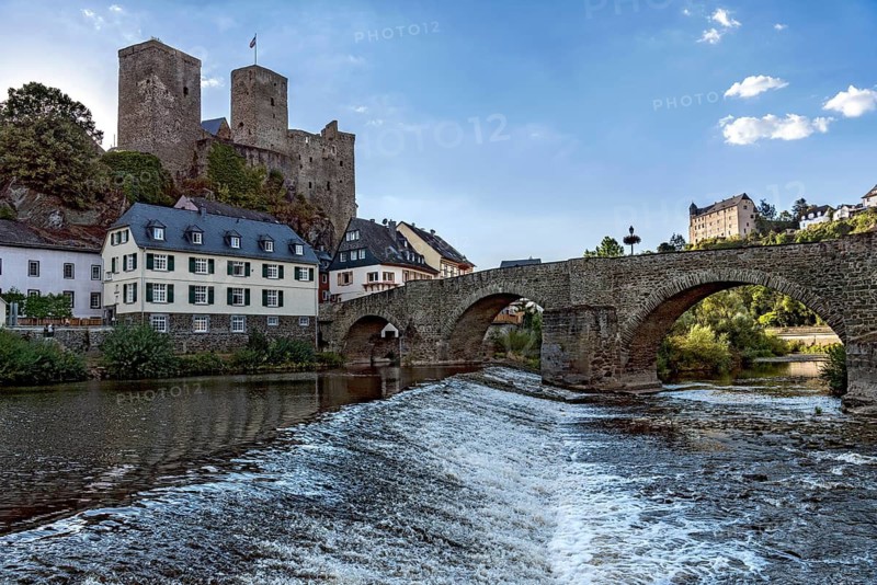 Runkel Castle, hilltop castle from the high Middle Ages, ruins, old Lahn bridge, historic old town, Romanesque bridge, river Lahn, Schadeck Castle behind, Runkel an der Lahn, Limburg-Weilburg, Hesse, Germany