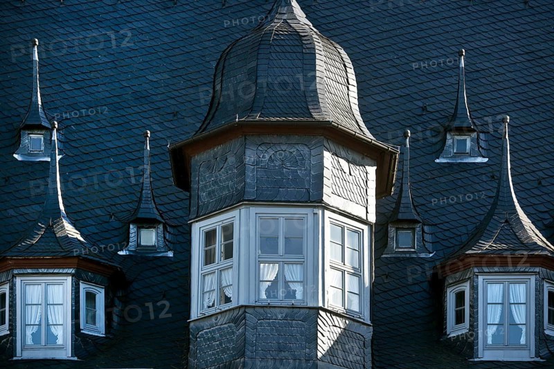 The historic Kaiserworth guildhall, late Gothic building on the market square, detail of gabled roof with ornamental bay window, Goslar, Lower Saxony, Germany