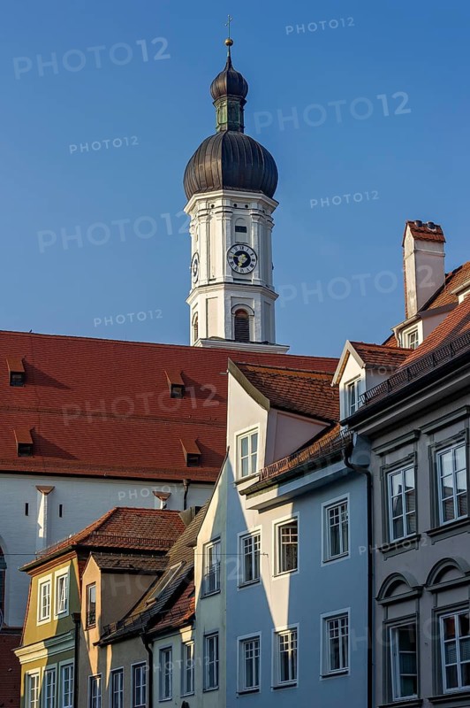 Bell tower, parish church of the Assumption of the Virgin Mary, row of houses, gable of the old town, Landsberg am Lech, Upper Bavaria, Bavaria, Germany