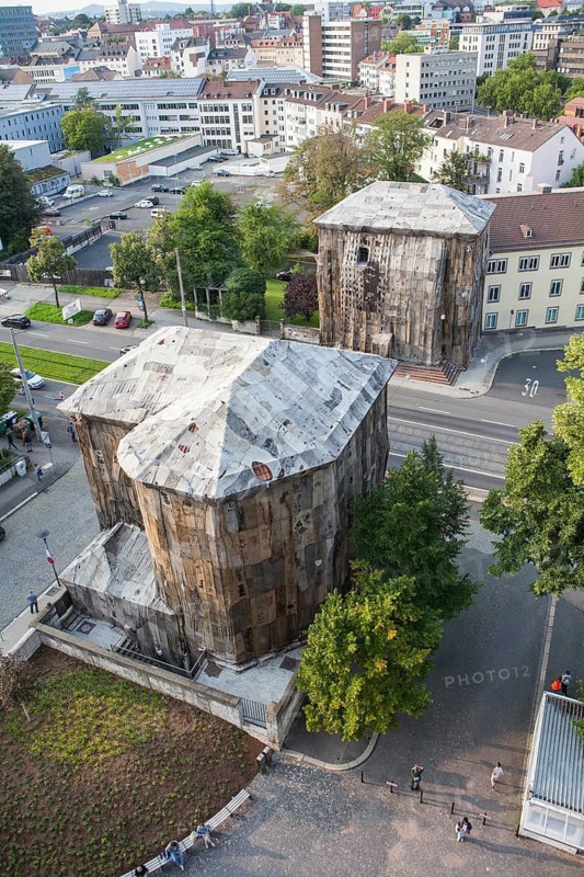 Torwache wrapped with old jute sacks, Check Point Sekondi Loco, by artist Ibrahim Mahama, documenta 14 exhibition, 2017, Kassel, Brüder-Grimm-Platz, Wilhelmshöher Allee, Germany