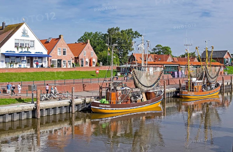 Crab cutter in the harbour of Greetsiel, Krummhörn, East Frisia, Lower Saxony, Germany