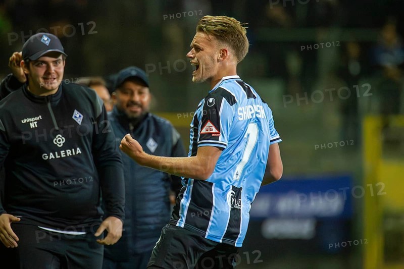 Football 3rd division, season 2024/25, matchday 12: Waldhof Mannheim vs SV Wehen-Wiesbaden. Picture: Nicklas Shipnoski (7, Mannheim) celebrates his goal to make it 1:1