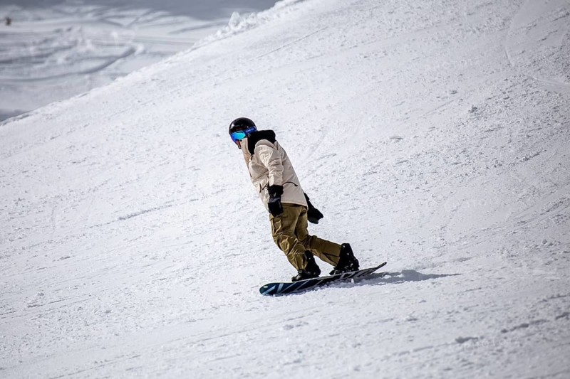 26 March 2024, Grindelwald Switzerland : Close-up of a snowboarder on the piste