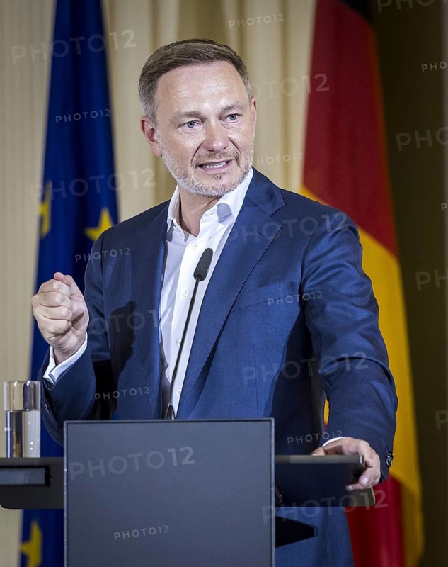 Handover of the reports of the expert commissions 'Citizens' Income Tax' and 'Simplified Corporate Tax' at the specialist event 'Simplified and Citizens' Tax, the expert commissions present their findings' at the Federal Ministry of Finance with Christian Lindner (FDP), Federal Minister of Finance, among others. 'Photographed on behalf of the Federal Ministry of Finance'