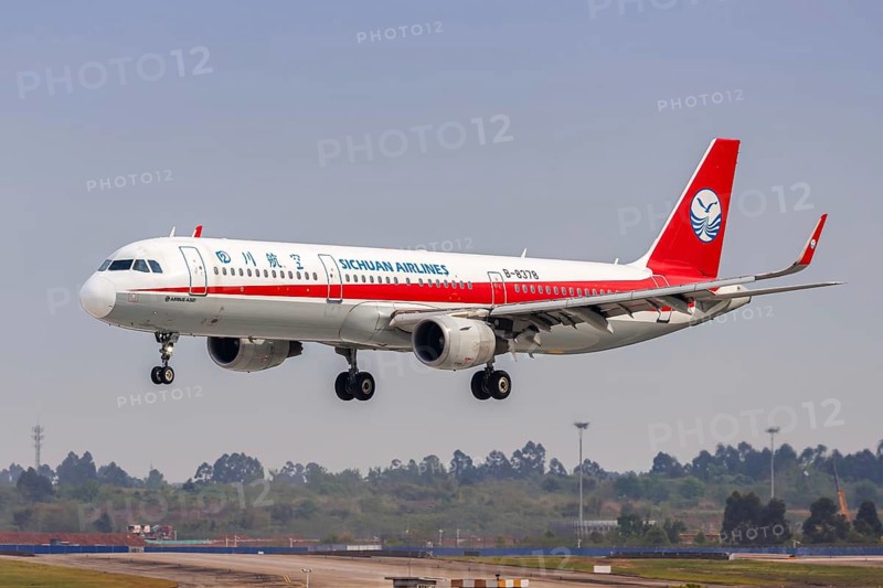 A Sichuan Airlines Airbus A321 aircraft with registration number B-8378 at Shuangliu Airport (CTU) in Chengdu, China