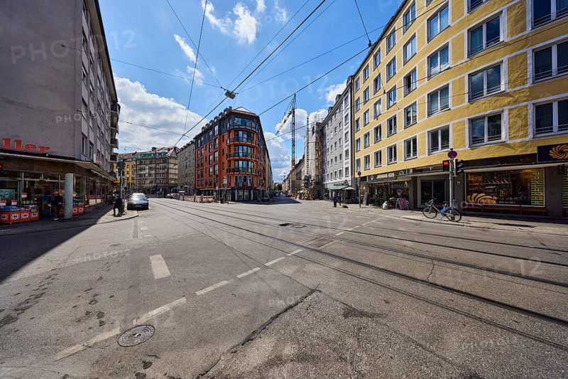 Residential and commercial buildings, general architecture, corner buildings, roads, parking strips with cars, tram tracks, overhead lines, crane, blue sky, cumulus clouds, Müllerstraße intersection with Pestalozzistraße, Munich, state capital, district-free city, Bavaria, Germany