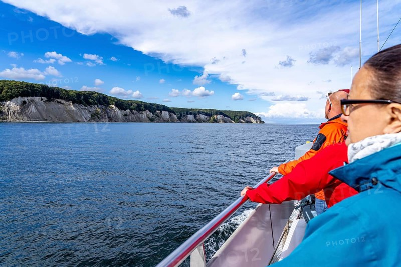 Excursion boat Alexander, round trip to the chalk cliffs of Rügen, cliffs of the Stubbenkammer, in the Jasmund National Park, view of the Baltic Sea and the chalk cliff coast, between Sassnitz and Lohme, Mecklenburg-Western Pomerania, Germany