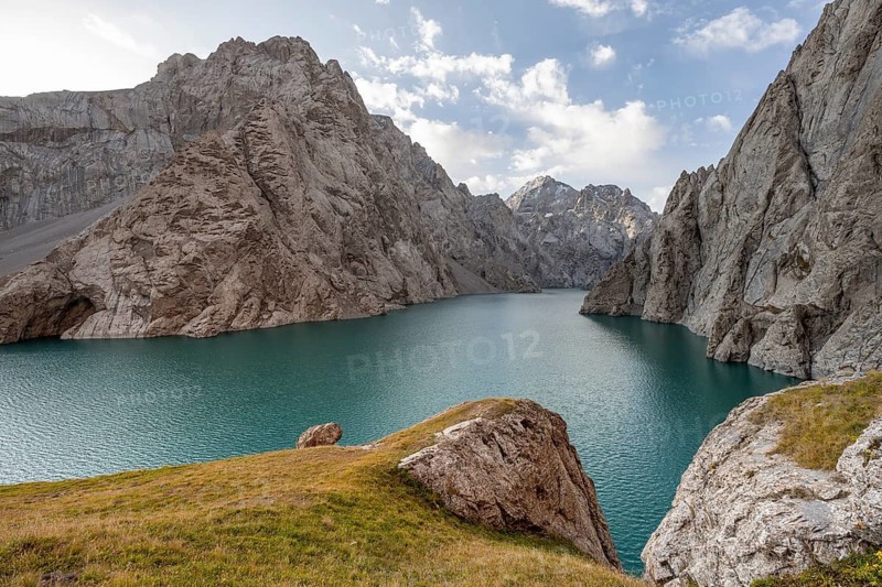 Mountain lake Kol Suu with rocky steep mountains, Kol Suu Lake, Sary Beles Mountains, Naryn Province, Kyrgyzstan