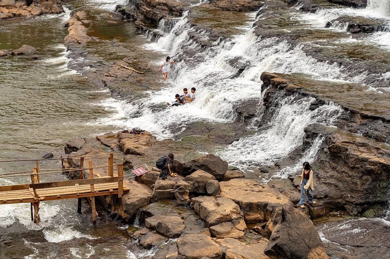 Tad Hang waterfall in the village of Tad Lo or Ban Saenvang, Bolaven Plateau, Laos