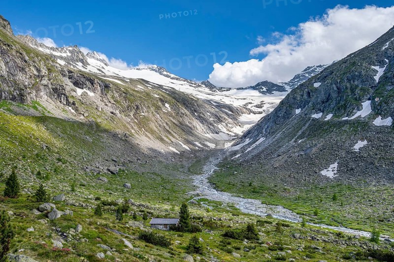 Picturesque mountain landscape, behind mountain peak with snow and glacier Hornkees, valley with Hornkeesbach, Berliner Höhenweg, Zillertal Alps, Tyrol, Austria