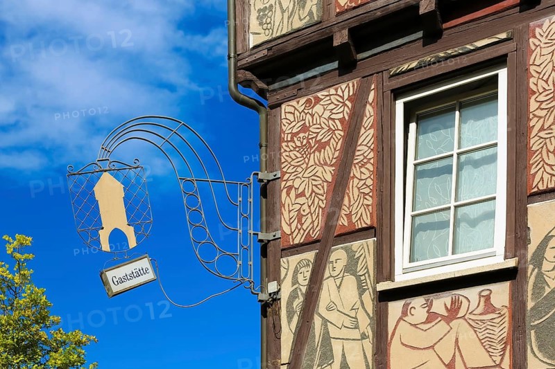 Half-timbered house, former Tübinger Tor inn, facade painting, window, inn sign, image of the Tübinger Tor, Reutlingen, Baden-Württemberg, Germany
