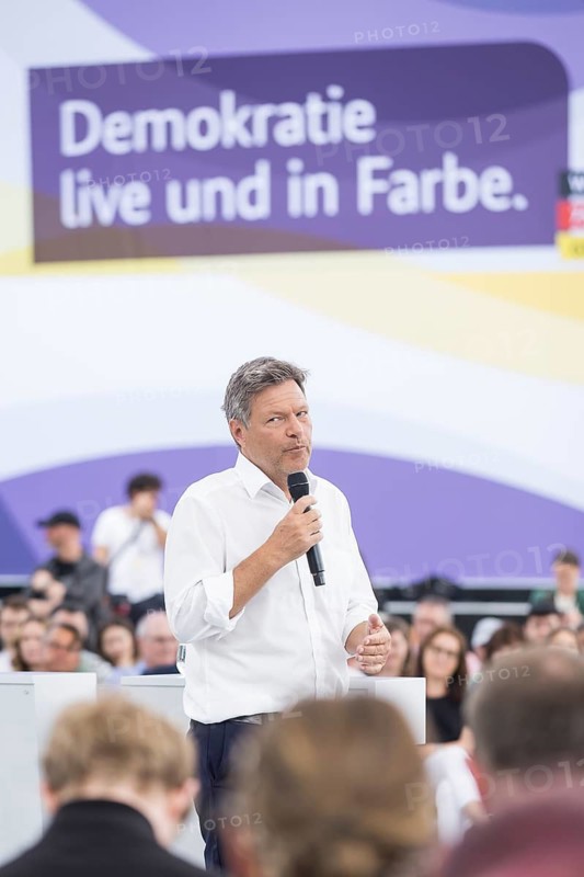 Robert Habeck (Vice-Chancellor and Federal Minister for Economic Affairs and Climate Protection, The Greens) in a dialogue format on the topic: What it's all about: Protecting freedom and democracy, renewing prosperity in front of a banner Democracy live and in colour. in the dialogue forum at Celebrating Democracy. / The Basic Law turns 75, together it will be a celebration, Berlin, 25.05.2024