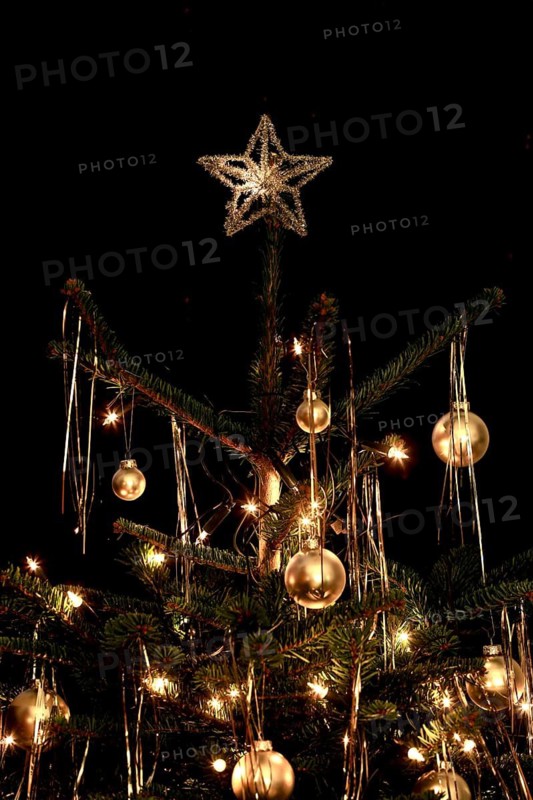 Christmas tree, decorated with tinsel and Christmas baubles, December, Advent, Germany