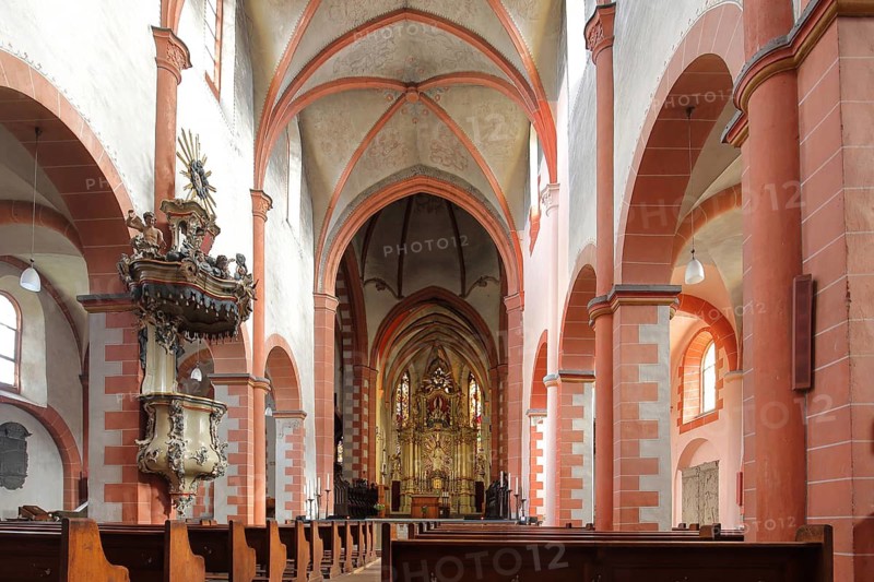 Interior view with pulpit, Romanesque monastery Arnhem, Gothic monastery church, Obernhof, Lahntal, Rhineland-Palatinate, Germany
