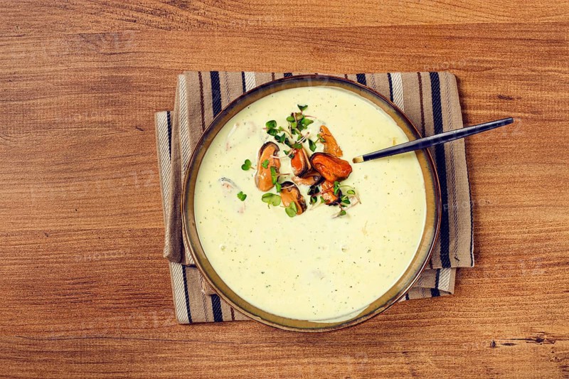 Creamy soup with mussels, mussels without shells, American cuisine, homemade, no people