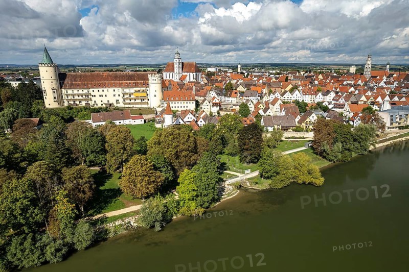 Aerial view of Lauingen on the Danube with the former Lauingen Castle and the parish church of St Martin, Bavaria, Germany