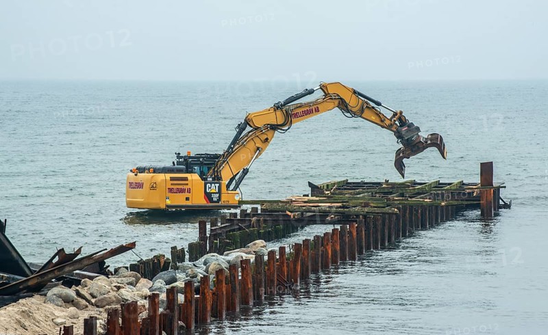 Excavator used in the repair and construction of bathing jetties at Ystads Saltsjöbad, the beach in Ystad, Ystad, Skåne County, Baltic Sea, Sweden, Scandinavia