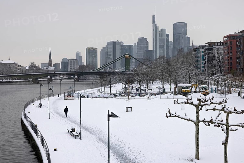 There is snow on the banks of the Main from the Wesel shipyard to the Frankfurt banking skyline, Osthafen, Frankfurt am Main, Hesse, Germany