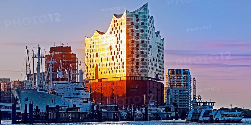 Elbphilharmonie with the Norderelbe at sunrise, Hamburg, Germany