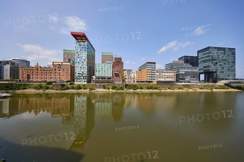 Modern architecture with reflections on the water surface in Düsseldorf Media Harbour, state capital, independent city, North Rhine-Westphalia, Germany